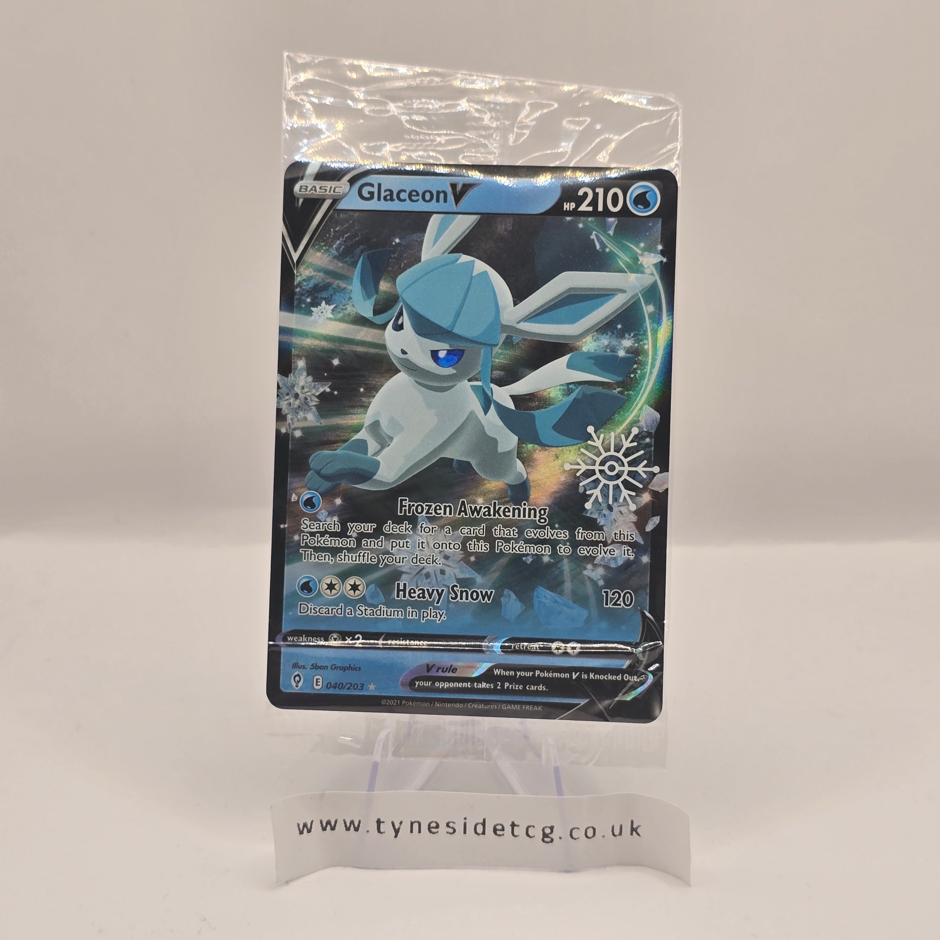 Glaceon V 040/203 – Evolving Skies (Holiday Calander 2023 Snowflake Sealed Stamp Promo) (English Single)